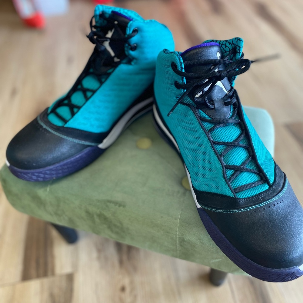 Nike Jordan B’MO in emerald color.